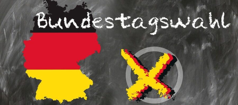 Zu dem Text "Bundestagswahl" zeigt das Bild die Umrisse der Bundesrepublik, farblich eingeteilt in schwarz-rot-gold, daneben ein Kreis mit einem Wahlkreuz